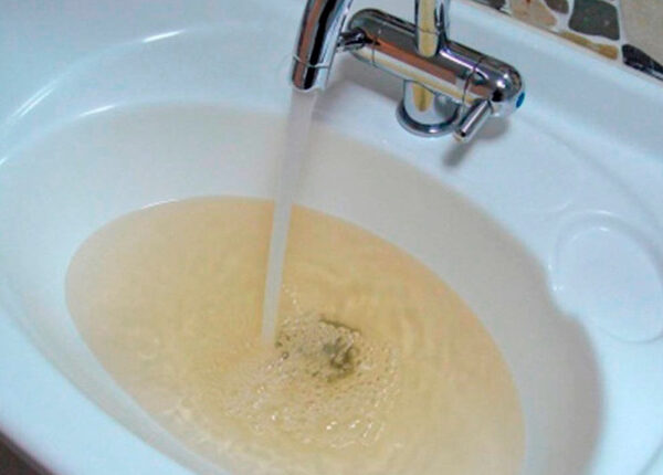 Жовта і каламутна: чи безпечна вода з-під крану