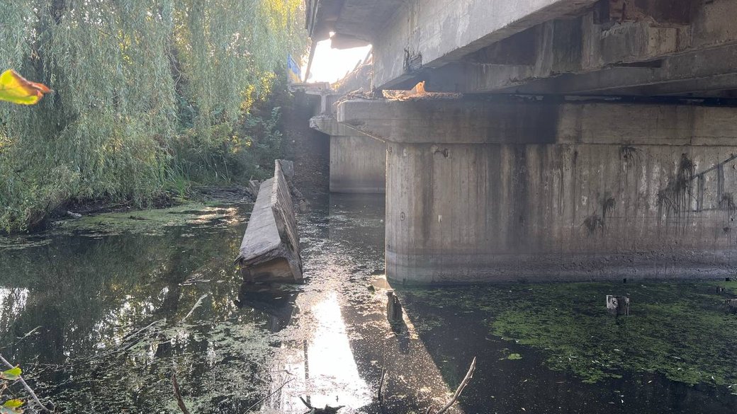 Частина мосту обвалилася і впала в річку. Бердичів, Житомирська область, 23 вересня 2024 року.